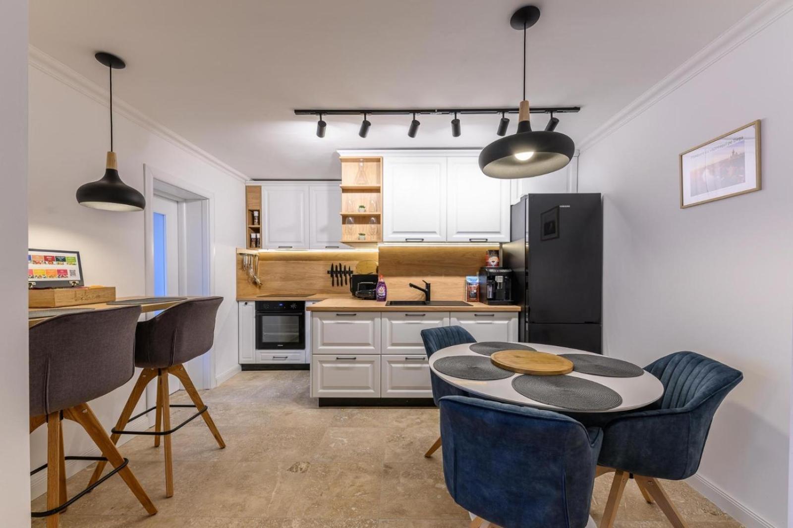 Five Stars Apartment 티미쇼아라 외부 사진